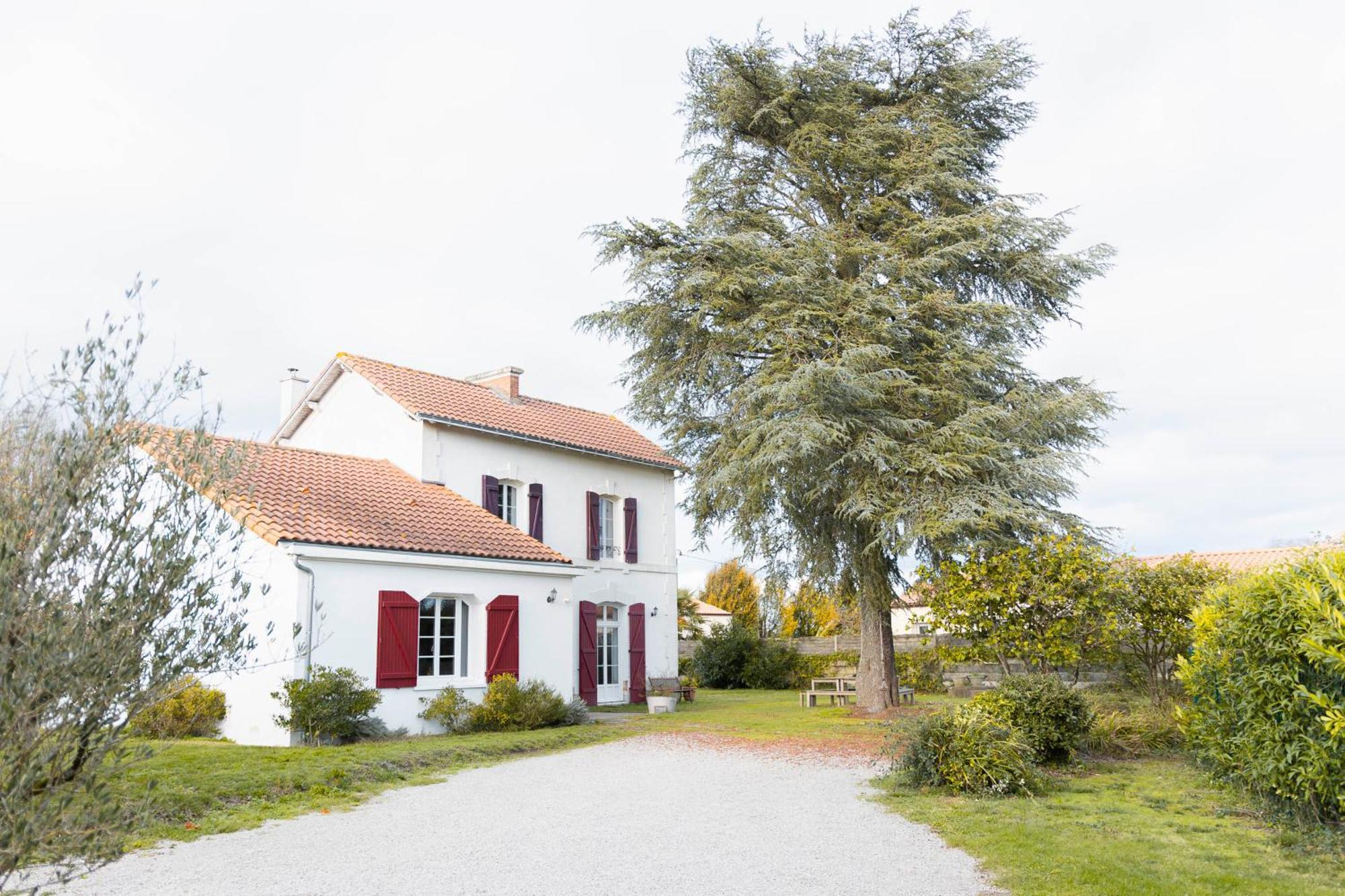 Le Gite De La Gare - Gite De Groupe 14 Personnes Villa Remouille Exterior photo